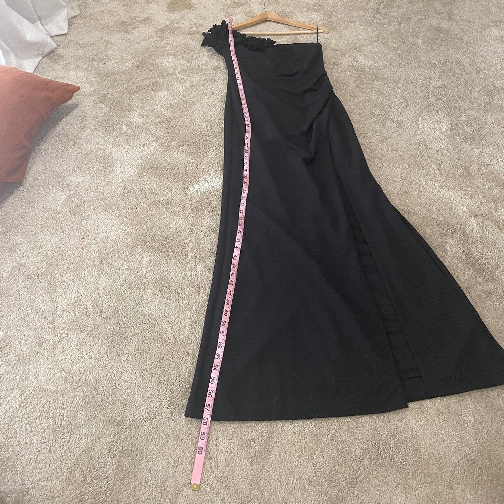 Beyond Elegant Black 3D Floral One-Shoulder Maxi Dress Size M - Picture 7 of 14